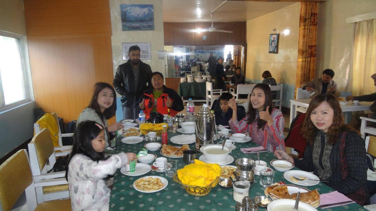 Madina Hotel 2 Gilgit Luaran gambar